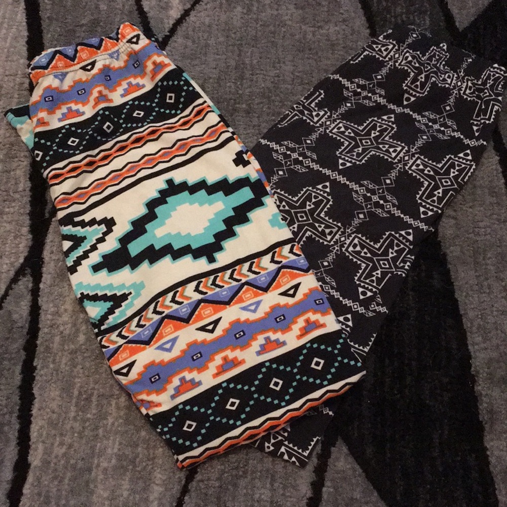 2 pairs of leggings